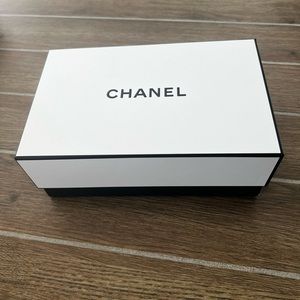 Chanel box
